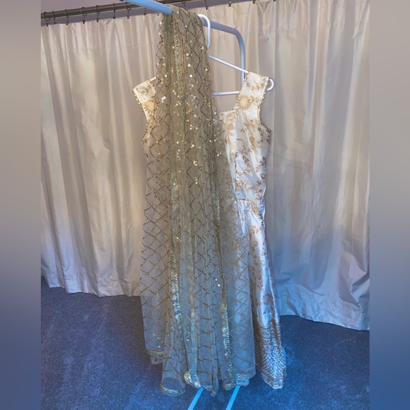 SOLD❣️Silk Anarkali Indian Pajami Suit White and Gold Dress - Picture 5 of 9